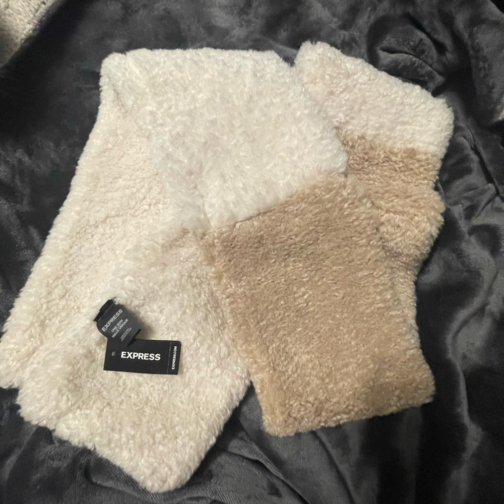 NWT Express faux fur scarf